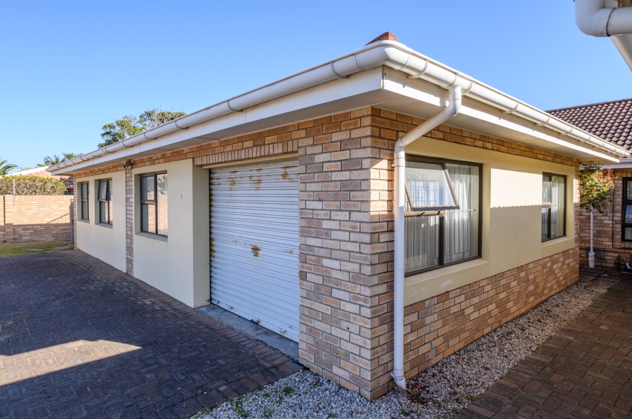 15 Bedroom Property for Sale in Summerstrand Eastern Cape